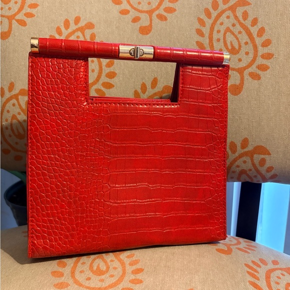 Elegant Red Faux Crocodile-Embossed Handbag - Picture 2 of 6